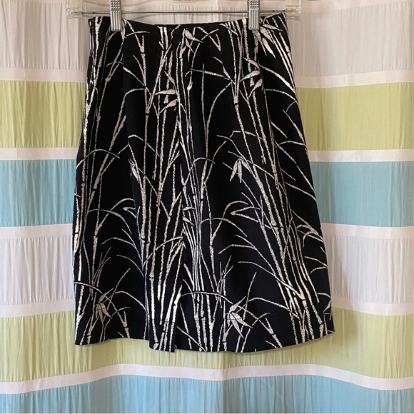 Talbots Bamboo Leaf Skirt Revers Black & White Print Sz 2P - Picture 4 of 6